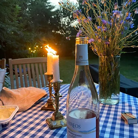 Classic Wooden Near In Hébergement de vacances Hornbæk