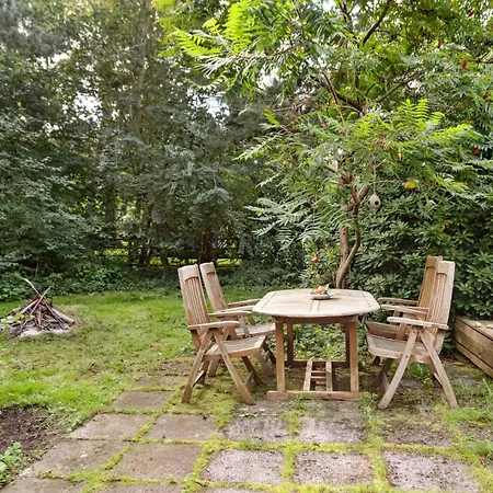 Classic Wooden Near In Hébergement de vacances Hornbæk